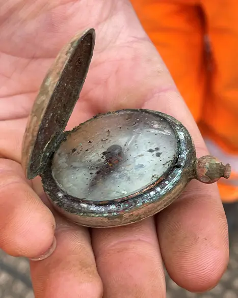 A wartime compass